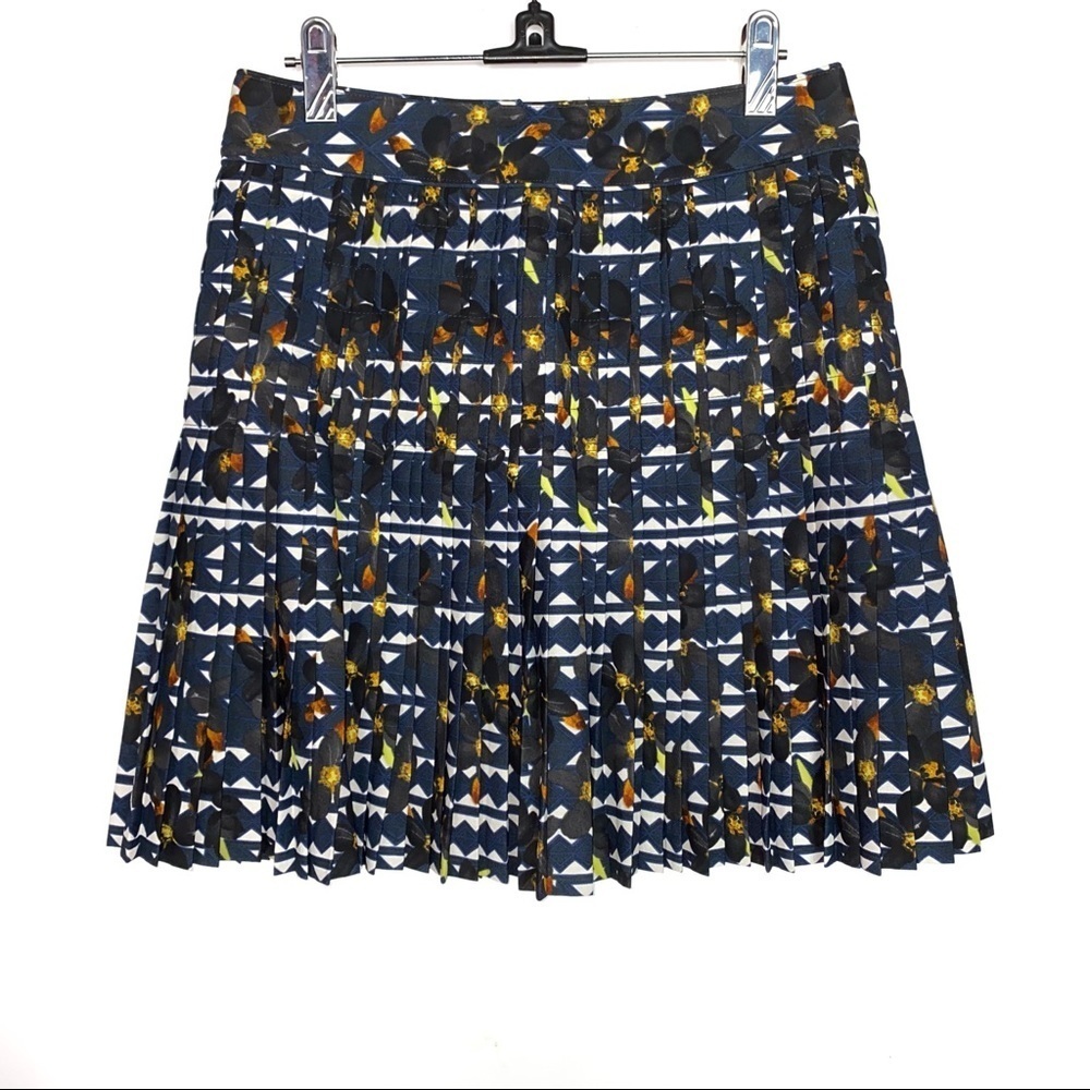🔵 3/25. J. Crew Navy Floral Printed Pleated Mini Skirt